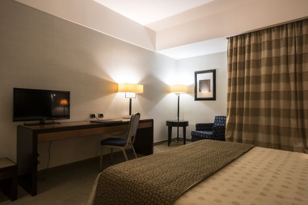 FlyOn Hotel & Conference Center (Bologna)
